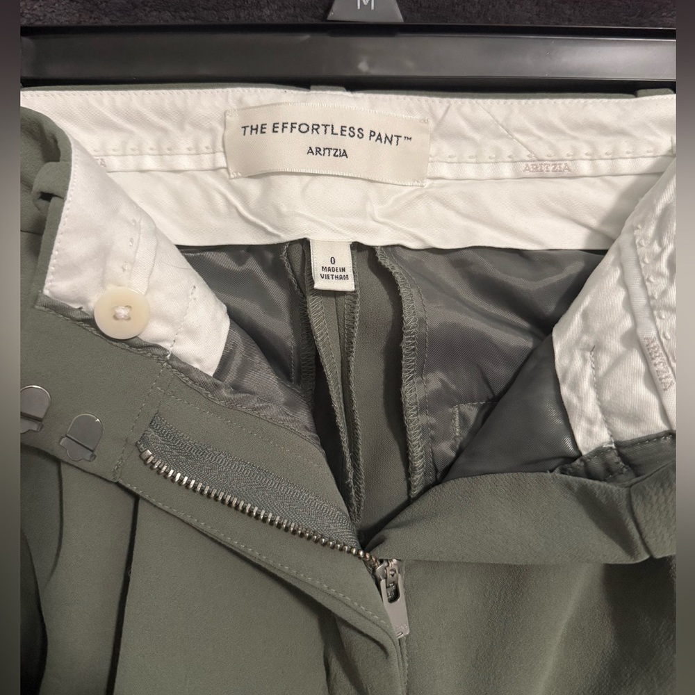 Aritzia Effortless Pant Crepette in Light Green